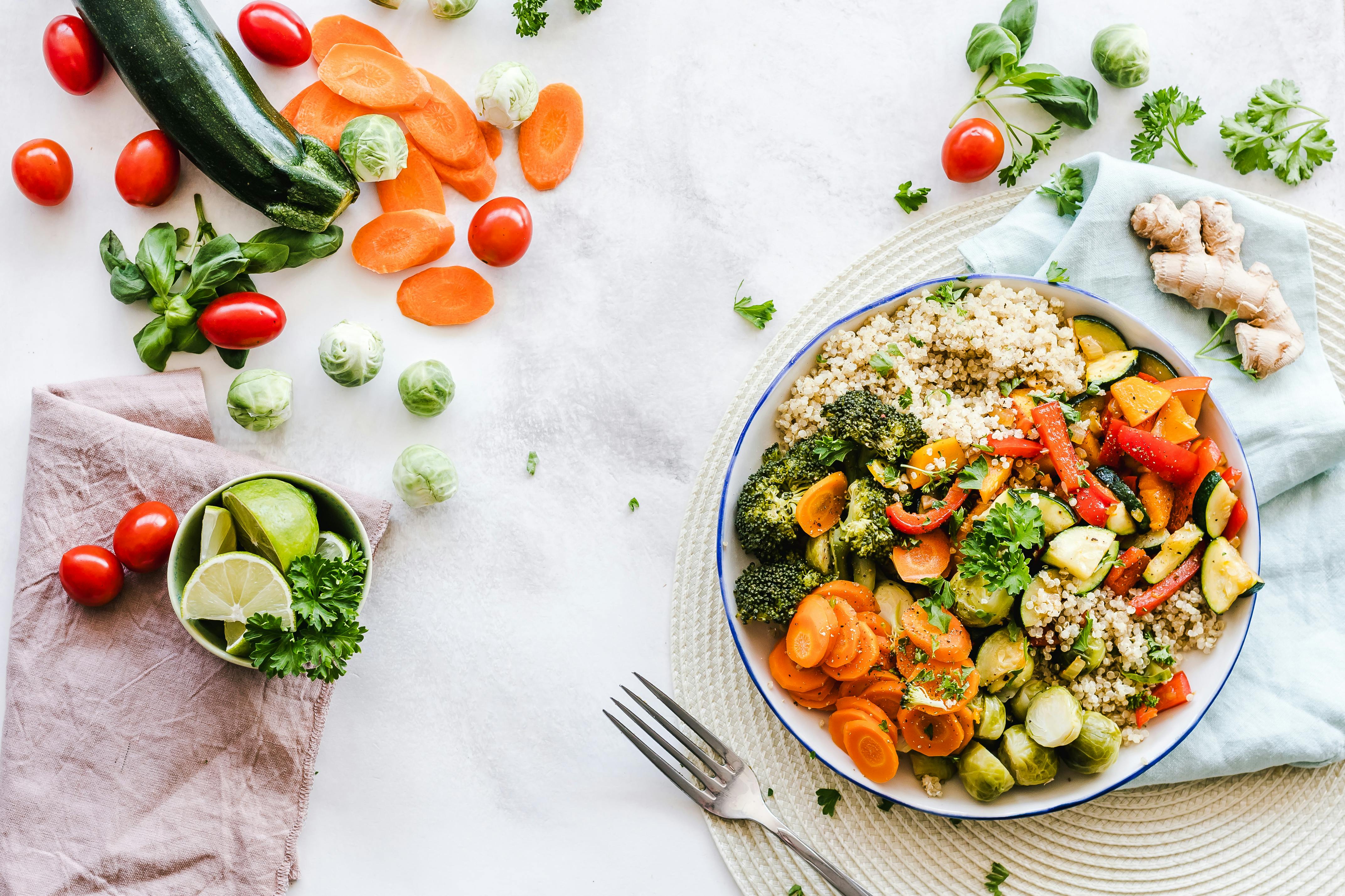 Can ChatGPT Really Be Your Dietitian? AI vs. Human Experts in Meal Analysis