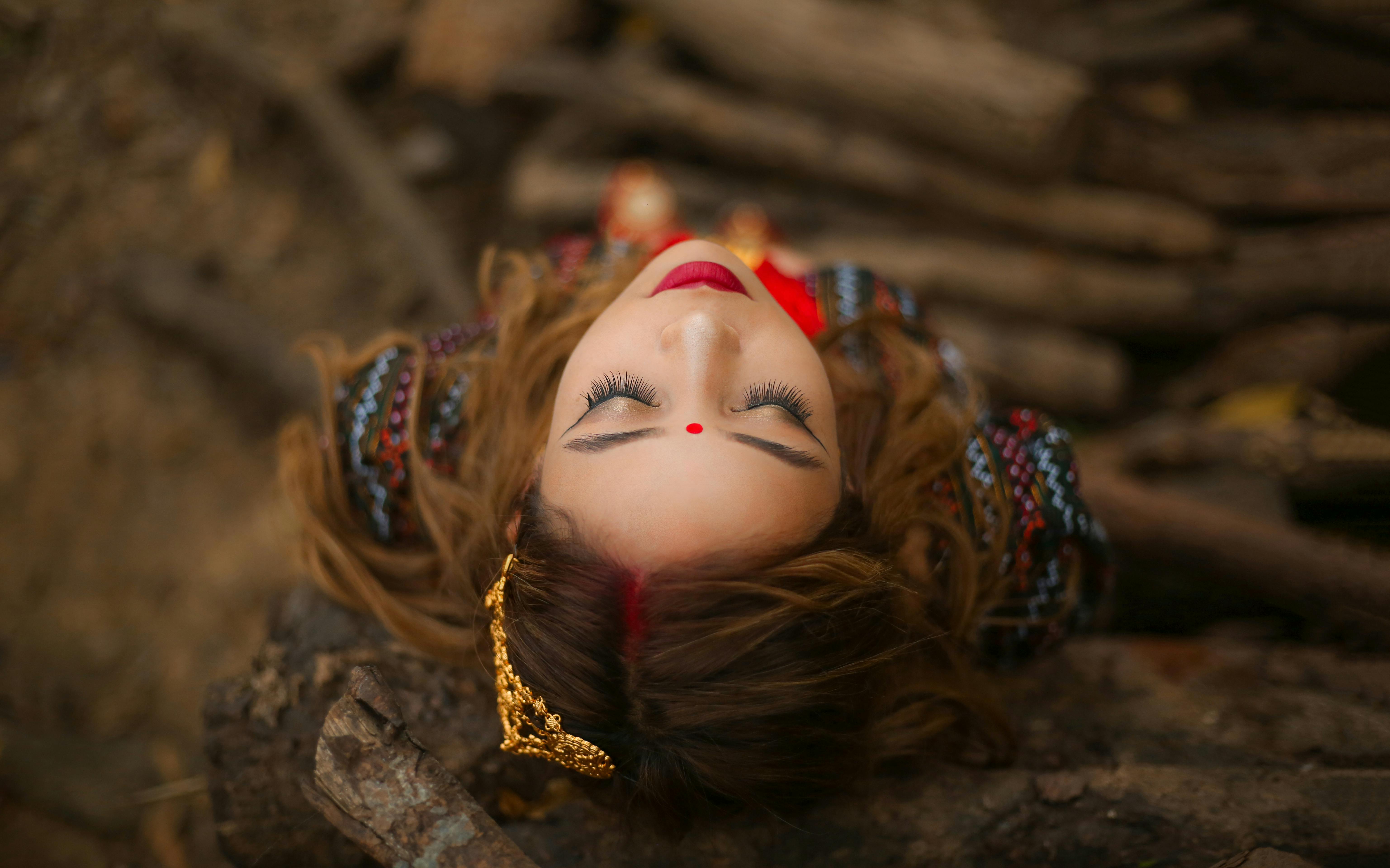 Why Do Hindu Women Wear a Bindi?